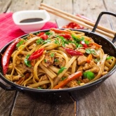 Stir Fry Noodles with Chicken and Vegetables